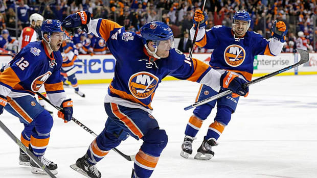 hickey-islanders-beats-panthers.jpg